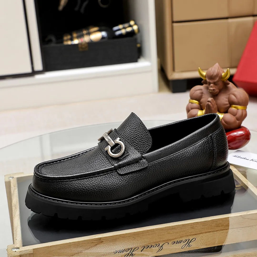 Men's shoes 💰460 🔥Ferragamo's new men's casual slip-on shoes🇨🇳Official website original 1:1 mold, original quality💯Fine workmanship, high-end luxury☘The upper is made of imported Italian first-layer cowhide🌴🐂Leather lining🍓Rubber wear-resistant and non-slip outsole, breathable and comfortable to wear🍍The first choice for high-grade men🍉3 colors available! Code number 38-45……
